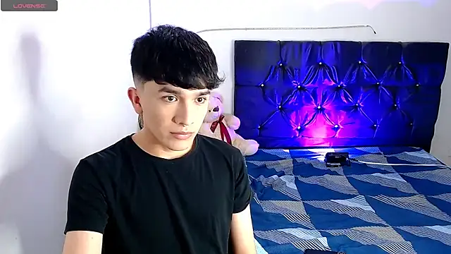 Snapshot of benji_hoter chatting on 12, 11, 2025 benji hoter online show from 12, 11, 2025