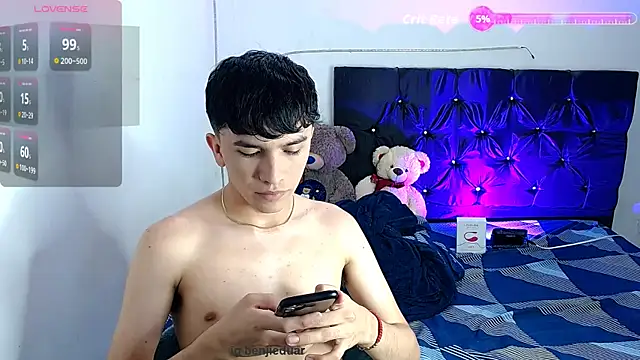 Snapshot of benji_hoter chatting on 14, 11, 2025 benji hoter online show from 14, 11, 2025