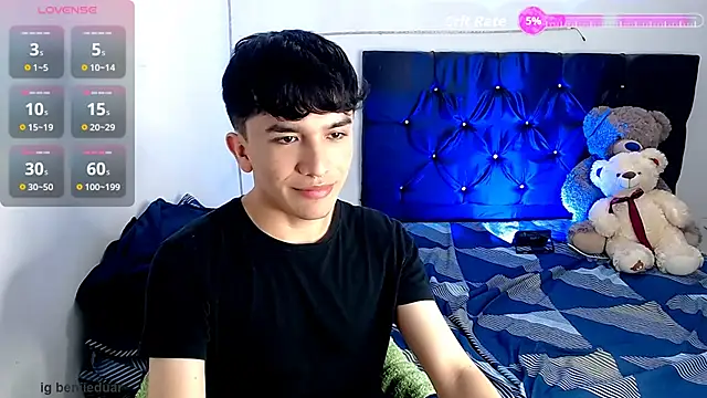 Snapshot of benji_hoter chatting on 21, 11, 2025 benji hoter online show from 21, 11, 2025