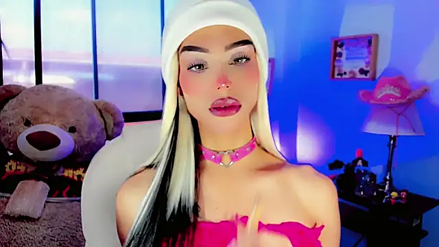 Snapshot of dollswit01 chatting on 22, 1, 2025 dollswit01 online show from 22, 1, 2025