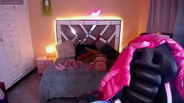 Snapshot of Scarllett_BDSM chatting on 11, 12, 2024 Scarllett BDSM online show from 11, 12, 2024