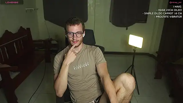 Snapshot of mickeypict chatting on 8, 12, 2024 mickeypict online show from 8, 12, 2024