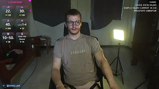 Snapshot of mickeypict chatting on 10, 12, 2024 mickeypict online show from 10, 12, 2024