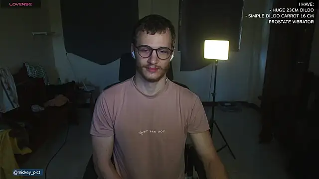 Snapshot of mickeypict chatting on 14, 12, 2024 mickeypict online show from 14, 12, 2024