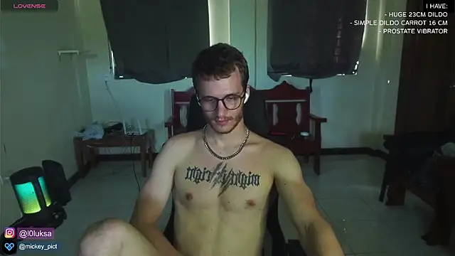 Snapshot of mickeypict chatting on 2, 1, 2025 mickeypict online show from 2, 1, 2025