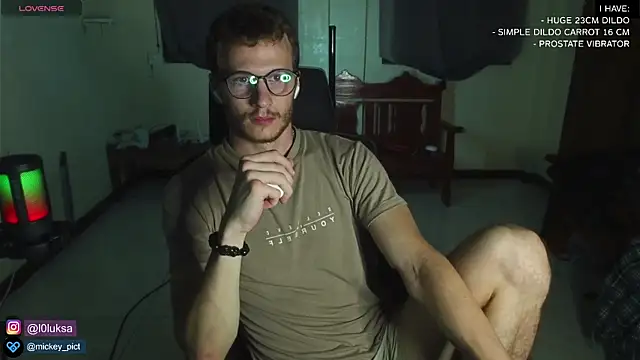 Snapshot of mickeypict chatting on 3, 1, 2025 mickeypict online show from 3, 1, 2025