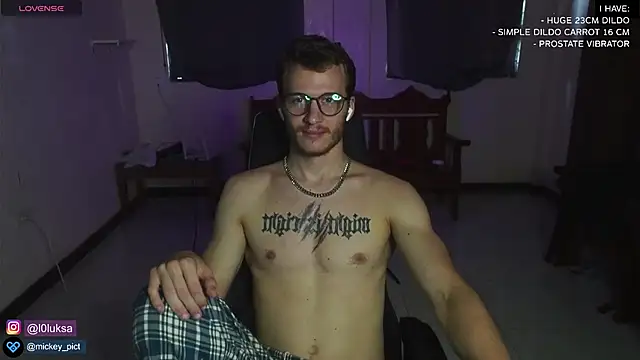 Snapshot of mickeypict chatting on 5, 1, 2025 mickeypict online show from 5, 1, 2025