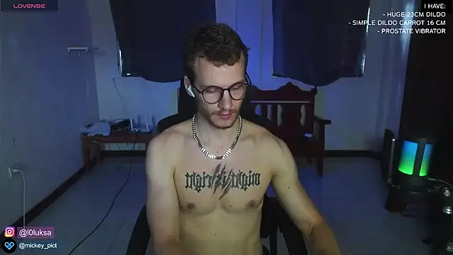 Snapshot of mickeypict chatting on 6, 1, 2025 mickeypict online show from 6, 1, 2025