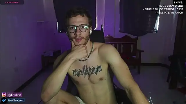 Snapshot of mickeypict chatting on 7, 1, 2025 mickeypict online show from 7, 1, 2025