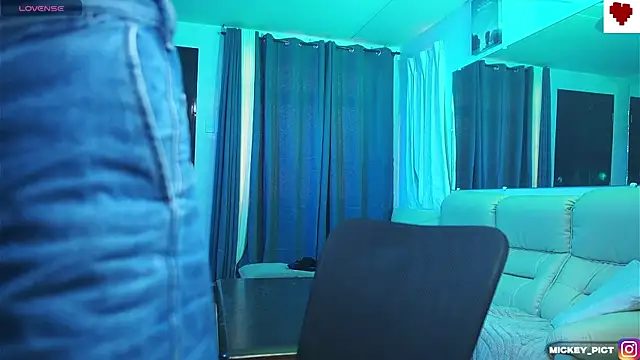 Snapshot of mickeypict chatting on 30, 10, 2025 mickeypict online show from 30, 10, 2025