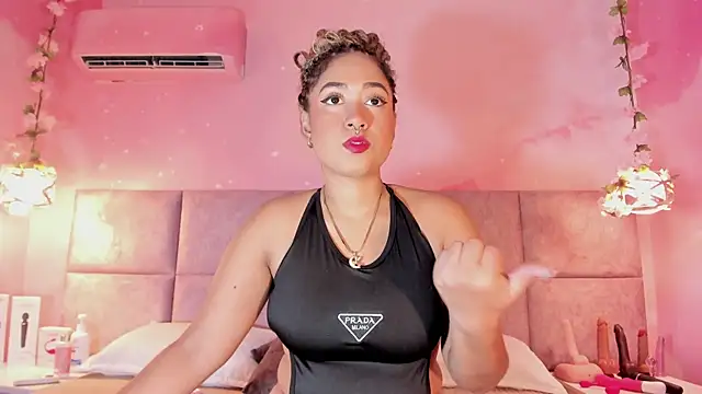 Snapshot of Laurentdupont04 chatting on 3, 11, 2025 Laurentdupont04 online show from 3, 11, 2025