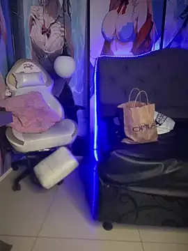 Im Little online show from 31, 12, 2024