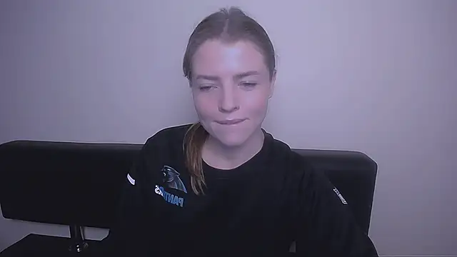 Snapshot of MissOliviaa_ chatting on 3, 12, 2024 MissOliviaa  online show from 3, 12, 2024