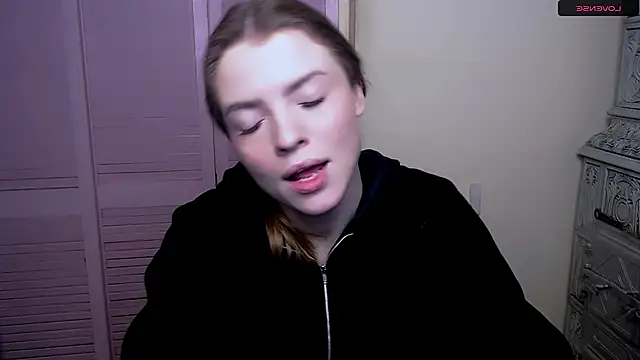 Snapshot of MissOliviaa_ chatting on 5, 1, 2025 MissOliviaa  online show from 5, 1, 2025