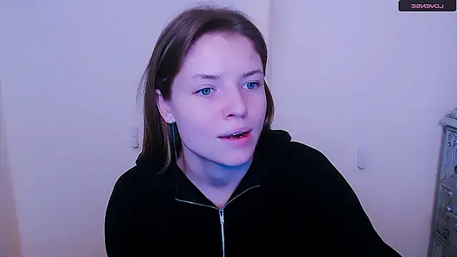 Snapshot of MissOliviaa_ chatting on 1, 2, 2025 MissOliviaa  online show from 1, 2, 2025