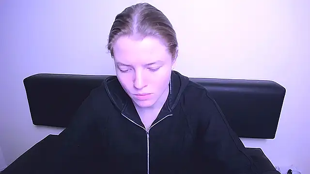 Snapshot of MissOliviaa_ chatting on 4, 2, 2025 MissOliviaa  online show from 4, 2, 2025