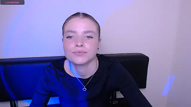 Snapshot of MissOliviaa_ chatting on 28, 10, 2025 MissOliviaa  online show from 28, 10, 2025