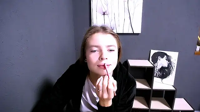 Snapshot of MissOliviaa_ chatting on 8, 11, 2025 MissOliviaa online show from 8, 11, 2025