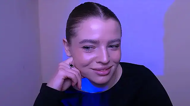 Snapshot of MissOliviaa_ chatting on 15, 12, 2025 MissOliviaa online show from 15, 12, 2025