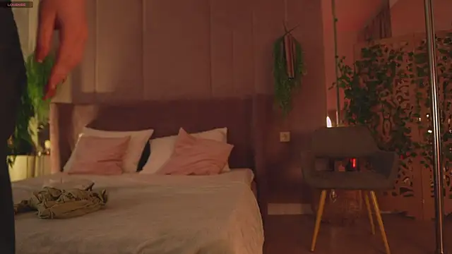 Smiley Mia online show from 12, 11, 2025