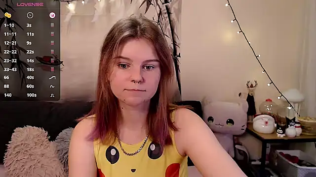 Snapshot of Moona_xx chatting on 5, 1, 2025 Moona xx online show from 5, 1, 2025