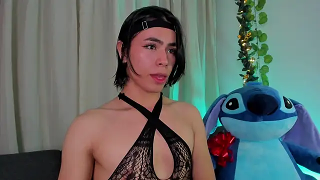 Snapshot of Little_michell chatting on 6, 4, 2026 Little michell online show from 6, 4, 2026