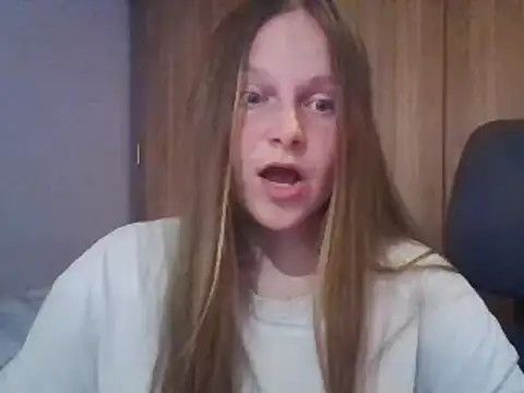 Evasapples online show from 5, 3, 2025