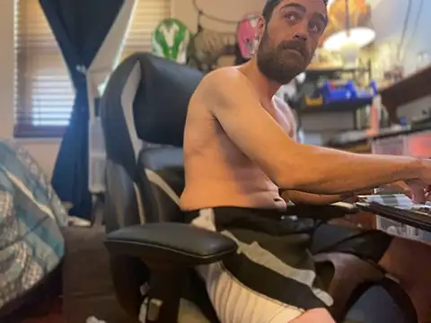 Snapshot of slutty_guy12 chatting on 28, 1, 2025 slutty guy12 online show from 28, 1, 2025