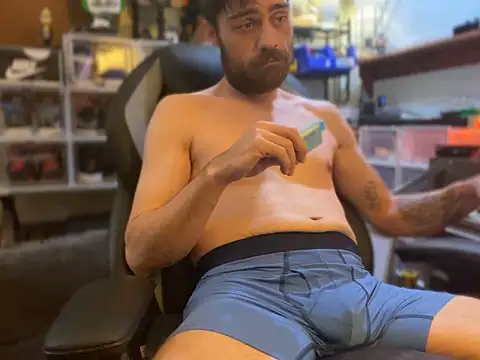 Snapshot of slutty_guy12 chatting on 29, 1, 2025 slutty guy12 online show from 29, 1, 2025