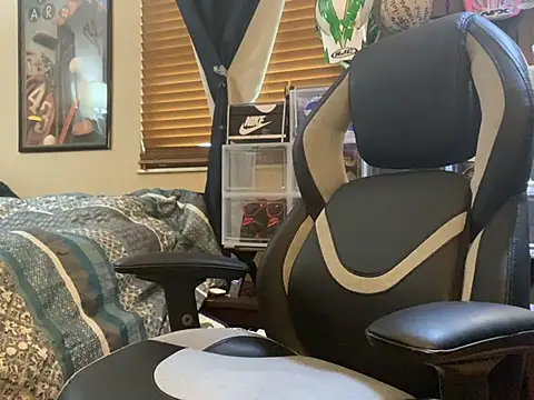 Snapshot of slutty_guy12 chatting on 2, 2, 2025 slutty guy12 online show from 2, 2, 2025