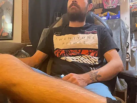 Snapshot of slutty_guy12 chatting on 4, 2, 2025 slutty guy12 online show from 4, 2, 2025