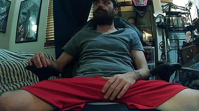 Snapshot of slutty_guy12 chatting on 17, 2, 2025 slutty guy12 online show from 17, 2, 2025