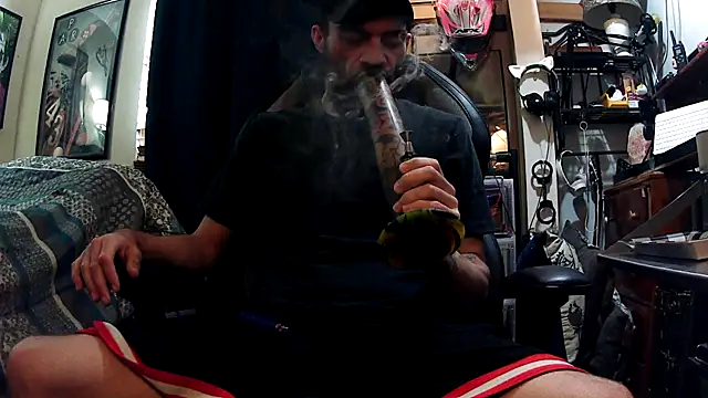 Snapshot of slutty_guy12 chatting on 20, 2, 2025 slutty guy12 online show from 20, 2, 2025