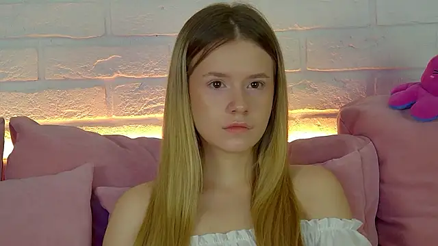 MilanaBalmain online show from 2, 12, 2025