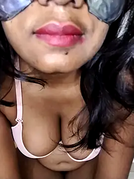 Snapshot of Zaraangle chatting on 14, 10, 2025 Zaraangle online show from 14, 10, 2025