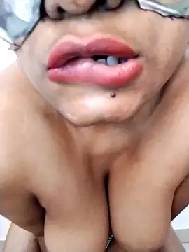 Snapshot of Zaraangle chatting on 21, 11, 2025 Zaraangle online show from 21, 11, 2025