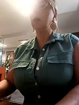 Snapshot of andre_soto_ chatting on 21, 3, 2026 andre soto online show from 21, 3, 2026