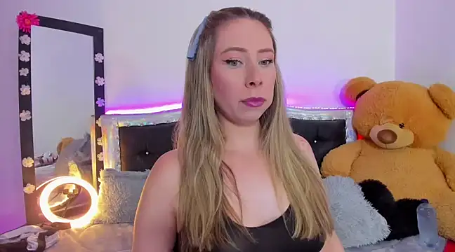 Snapshot of JanneKim chatting on 5, 1, 2025 JanneKim online show from 5, 1, 2025