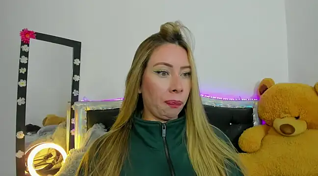 Snapshot of JanneKim chatting on 13, 2, 2025 JanneKim online show from 13, 2, 2025