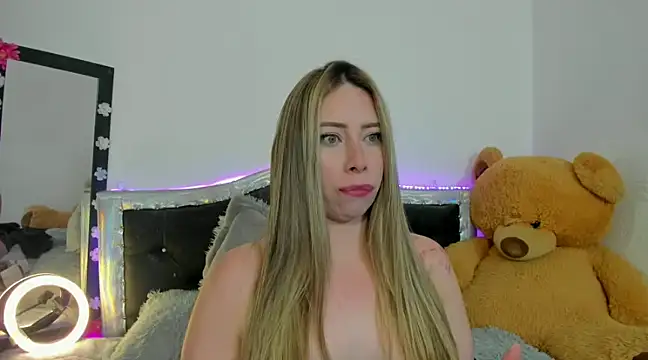 Snapshot of JanneKim chatting on 18, 2, 2025 JanneKim online show from 18, 2, 2025