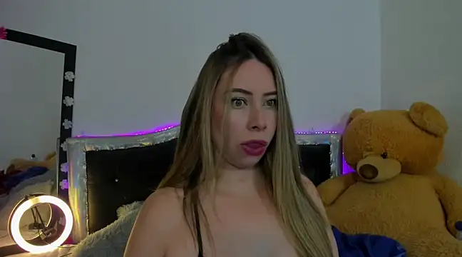 Snapshot of JanneKim chatting on 4, 3, 2025 JanneKim online show from 4, 3, 2025