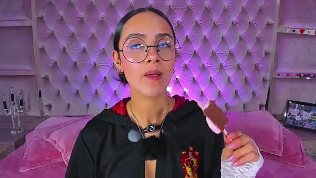 Snapshot of Harii_02 chatting on 21, 10, 2025 Harii 02 online show from 21, 10, 2025