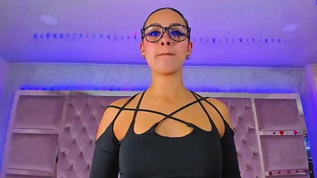 Snapshot of Harii_02 chatting on 4, 11, 2025 Harii 02 online show from 4, 11, 2025