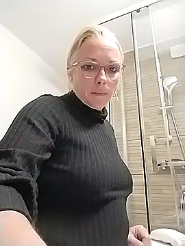 Snapshot of Doucelouve9 chatting on 16, 3, 2026 Doucelouve9 online show from 16, 3, 2026