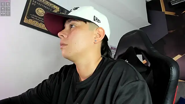 Snapshot of AbbySmiitth_ chatting on 28, 10, 2025 AbbySmiitth online show from 28, 10, 2025