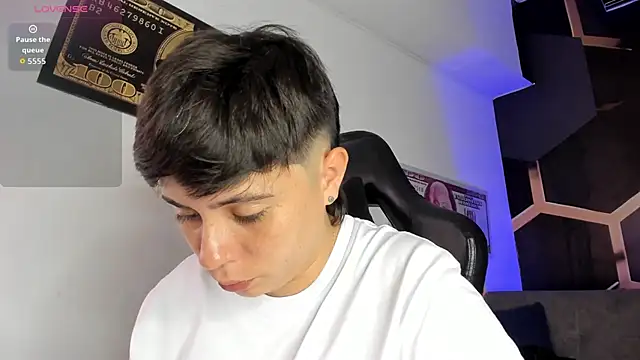 Snapshot of AbbySmiitth_ chatting on 2, 11, 2025 AbbySmiitth online show from 2, 11, 2025