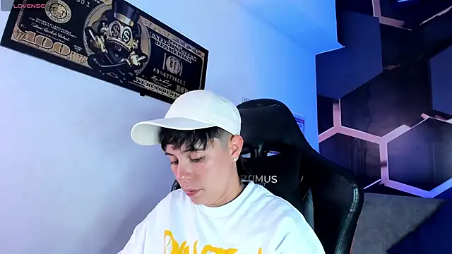 Snapshot of AbbySmiitth_ chatting on 4, 11, 2025 AbbySmiitth online show from 4, 11, 2025