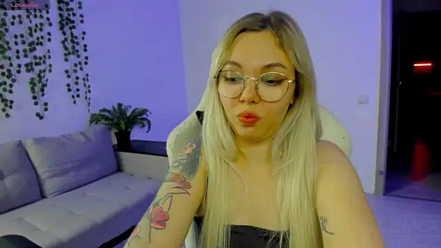 Snapshot of whoa-hoa-hoa-hoa-hoa chatting on 15, 11, 2025 whoa-hoa-hoa-hoa-hoa online show from 15, 11, 2025