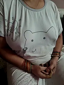 Snapshot of milf-kaira chatting on 6, 11, 2025 milf-kaira online show from 6, 11, 2025