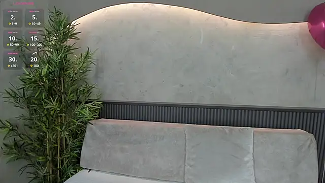 Naomi Dasilva online show from 15, 2, 2025